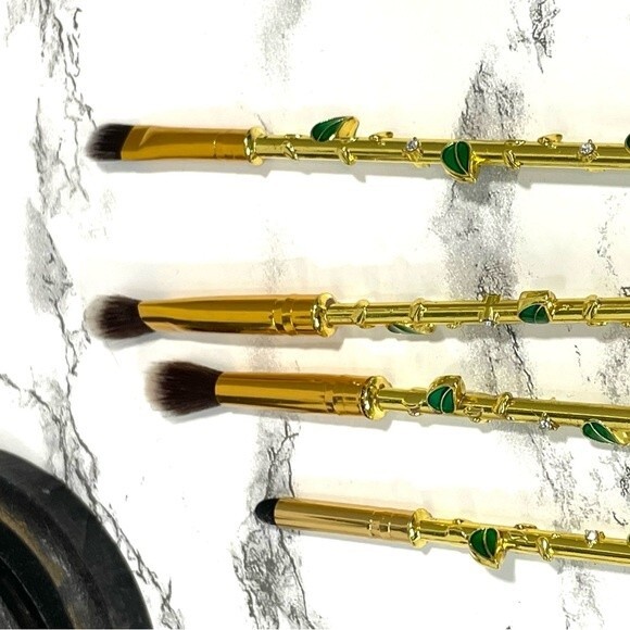 New- Rose Shape Makeup Brush Set - 4pcs Premium Cosmetic Brushes - Picture 6 of 8